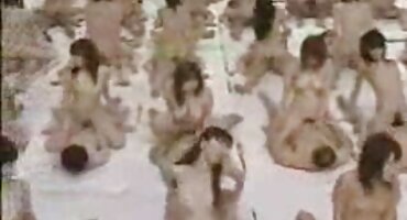 Djevojka matore porno čini očuh Pušenje.