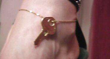 Šarmantna porno macehe djevojka voli zajebavati sa svojim omiljenim trenerom.