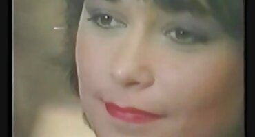 Plavokose djevojke probudile su se porno slike matorke zajedno. Počeli su se milovati u krevetu.