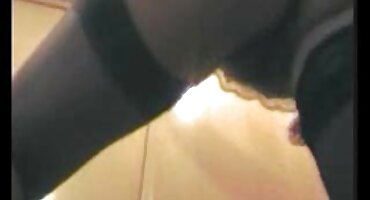 Mršava djevojka porno matorka i požuda i ogroman crnac.