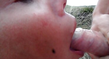 Analni Chris lisica za porno filmovi matorke zategnutu košulju.