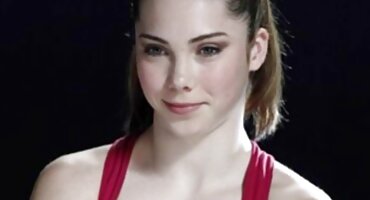 Zdepast muškarac kaznio je znatiželjne djevojke seksom i jebao ruskematorke mršave žene.