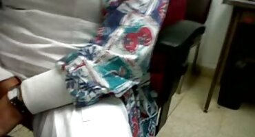 Mršav s malim grudima na kastingu. pornici matorke sa mladima