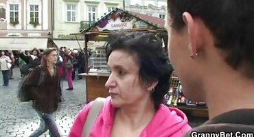 Jesenski vodopad porno stare matorke jebanje sa suprugom Chadom bijelim.