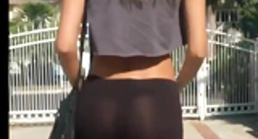 Ponudio je porno matorke galerija maćehi odmor od posla i stavio joj kurac u usta.