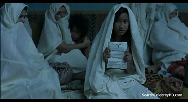 Uhvatiti matorke sex porno Ruskinju Marie Solaris s dvostrukom penetracijom.