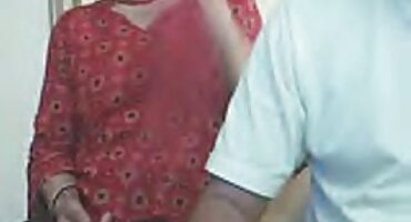 Madi Collins ide starke pornići u dvoranu da se ševe s trenerom.