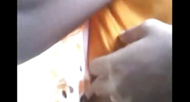 Podmazan porni matorke djevojčino dupe uljem i jebeno.