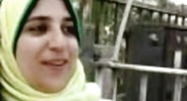 Plavuša matore porno je stao na probušeni jezik nakon jebeni.