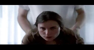 Pasji matorke porno seks s mršavim mulatom.