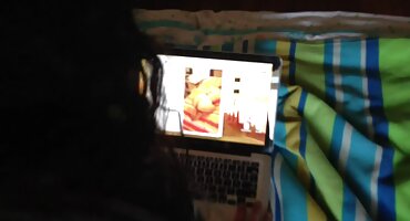 Jebanje na pornići s matorkama kameru s dečkom.