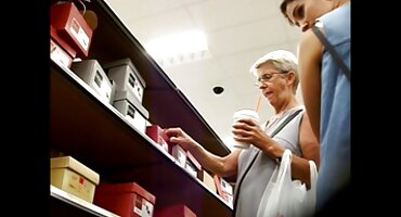 Peter Green kažnjava krivu dadilju matorke porno slike seksom.