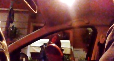 Mladi kurac domace porno matorke ispred televizora.