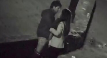 Mulat uči kako se zajebavati matore porno s bijelim muškarcem.