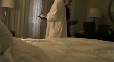 Jesse Saint (19) ima spolni guzate matorke porno odnos s Mickom Blueom.