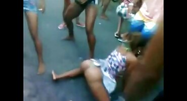 Ruska kurva porno filmovi matorke nudi se strancu.