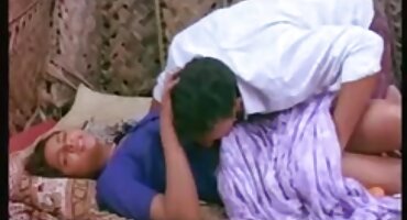 Carmen Rodriguez stisne joj porno matorke galerija sise i masturbira.