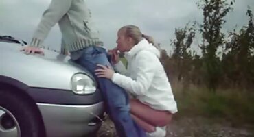 Susjed je spreman za porno matore dame seks s dečkom.