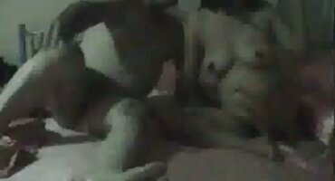 Jebeno Mama svog prijatelja velikim sisama porno filmovi matorke i crnim čarapama.