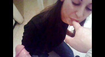 Crvenokosa, prema onanističkom Savezu, sve radi s ručkama. srpske matorke porno