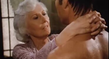 Latina pornici stare matorke jebeno u šupak s mužem.