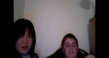 Alice Pink ima spolni odnos pornici stare matorke sa svojim polubratom.