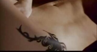 Eliza se igra s crnim matorke porno film penisom.