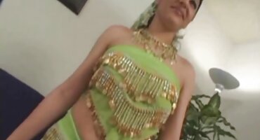 Sofochka fucks sebe pornici matorke sa mladima dildo.