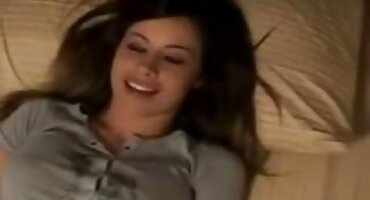 Ima dvije velike sise. pornomatorke