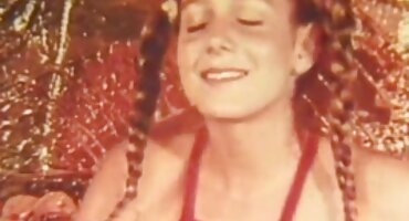 Crna žena jebanje s patuljak. pornići starke