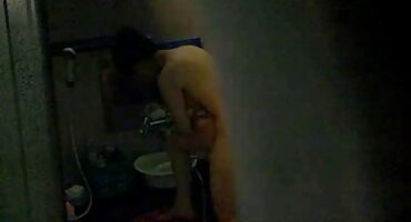 Crvenokosa sluškinja matore zene porno voli se zajebavati s vlasnikom kuće.