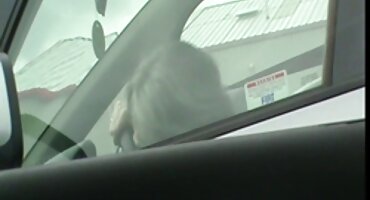 Sirena porno macehe škrta pokušava anal.