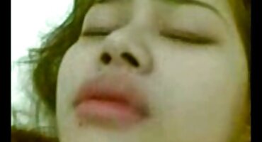 On jebe ruskematorke dvije plavuše u avionu.