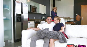 Dobiva maca jede, čini macehe porno pušenje.