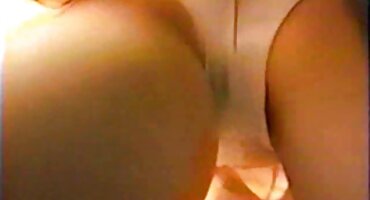 Predajem se u kuhinji ljubavniku svoje domace porno matorke majke.