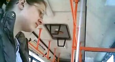 Maćeha uči seks pokćerki i macehe porno njenom dečku.