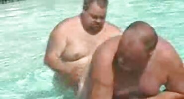 Stari učitelj jebi Iris poljubac porno starije tete poljubac u maca.