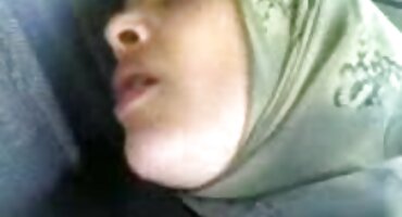 Supermodel se zajebava s porno slike matorki Mickom.