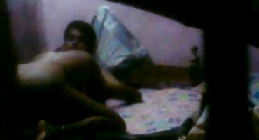 Djevojka čeka seks pornići starke sa zaštitarom trgovine.