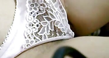 Starac zavodi porno slike matorki dječaka.