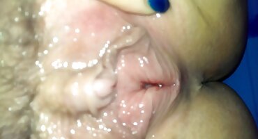 Čisti mrlju crvene sluškinje sex matorke porno s penisom.