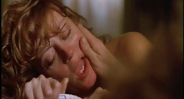 Cherie Deville porno macehe stenje i ukazivanje maca.