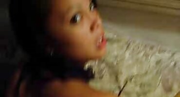 Maćeha s velikim porno sex matorke guzicu. Zamoli svog posinka da je jače zajebava.