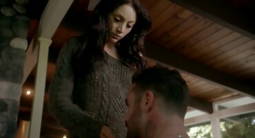 Maćeha tješi Annie seksom. pornici s matorkama