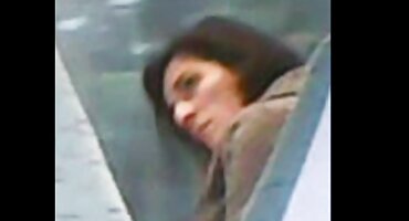 Prži pornomatorke plavušu u ateljeu.