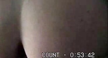 Automatski dlakave matorke porno instruktor ubacuje kurac u rupe Nicole Love.