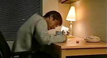 Sandra čini matorka porno pušenje na casting.