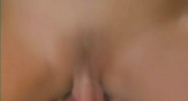 Regina Rich predaje se svom zaručniku nakon guzate matorke porno šetnje.