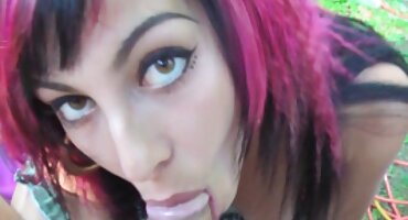 Liz Jordan jebanje na porno starije tete kuhinjskom stolu.