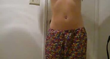 Mršavi stenjaju pornići starke od orgazma.